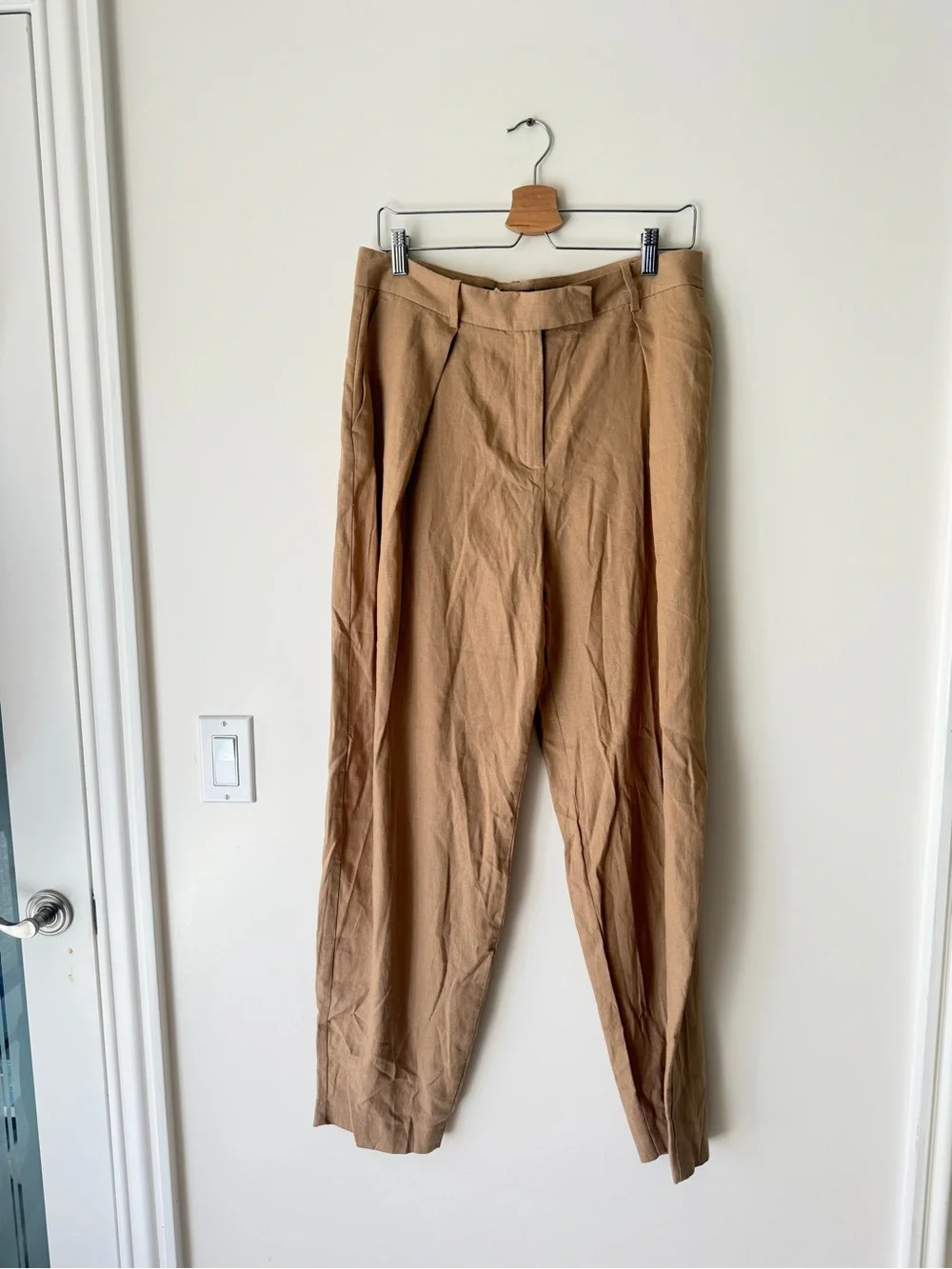 Zara Women’s Tailored Linen Trousers in Tan
